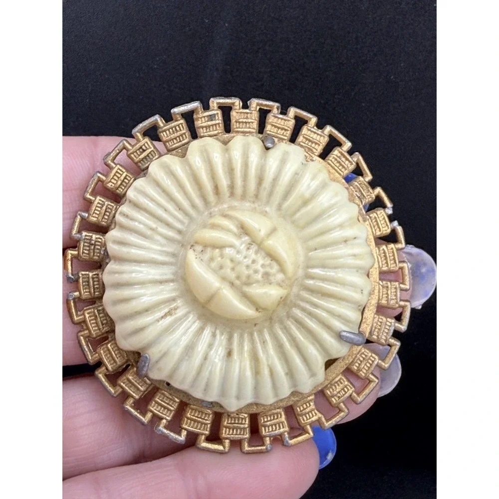 Vintage Celluloid‎ Brooch Molded Flower